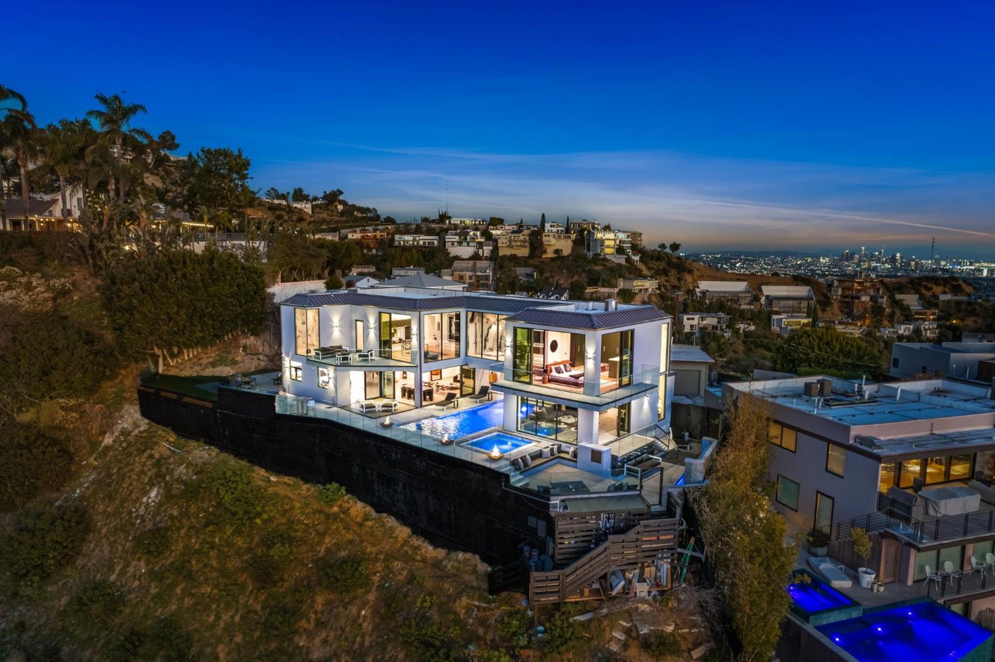 Ocean To City Views, Fire Feature, Water Falls Dream Oasis - Los Angeles — Photos 1